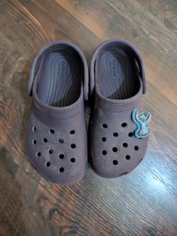 Kids plum colored crocs 10c