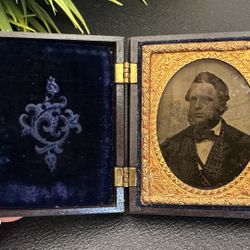 Antique 1860s GUTTA PERCHA Union PHOTO CASE w Man