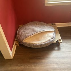 Dog Bed And Raised Palet