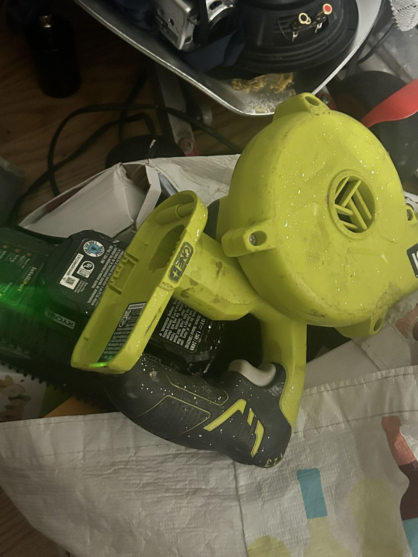 Small vacuum cleaner, Ryobi 18 V in a battery in the charger