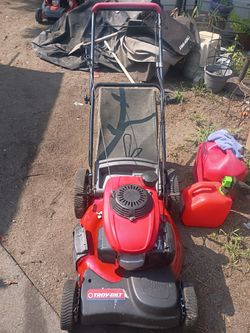 Troy Bilt Self Propelled Lawnmower With Honda Motor