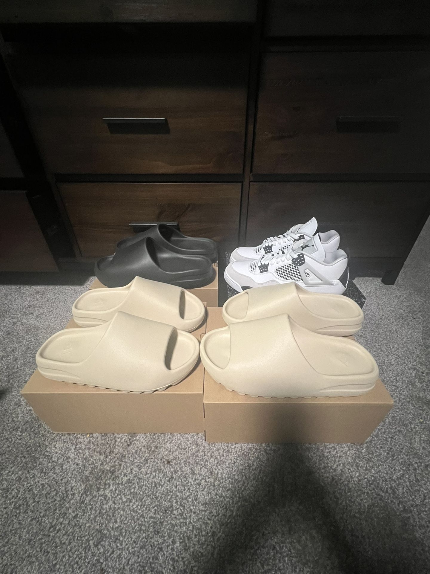 Yeezy slides and Military 4s