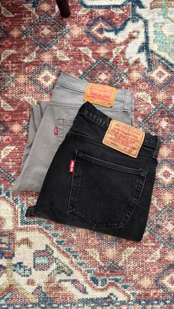 Levi’s Jeans 👖 2 styles