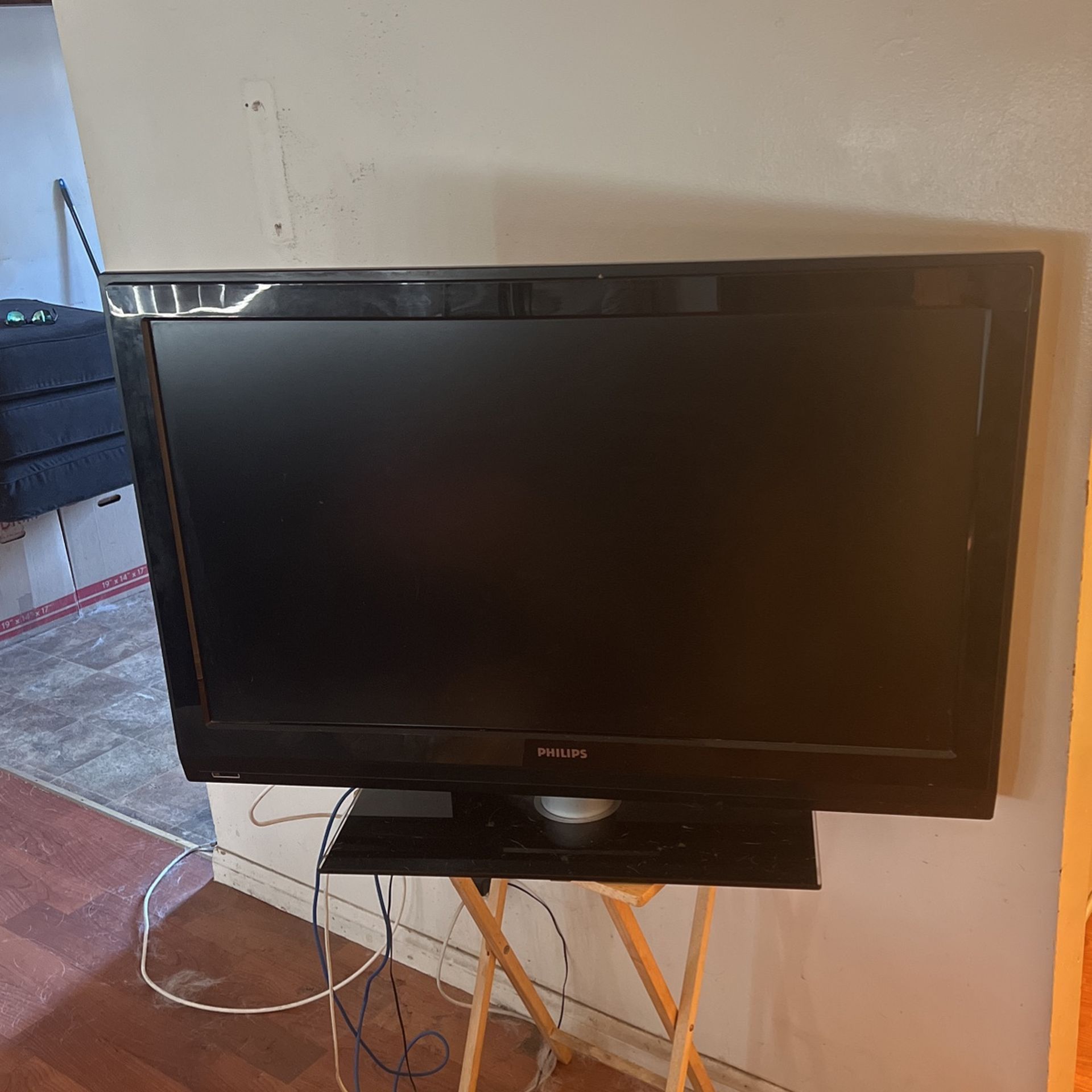Phillips 42’ LCD HDTV 📺