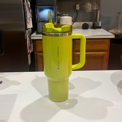 New Stanley X Starbucks 2024 Summer Lime Green Shimmer 40 Oz Neon Yellow