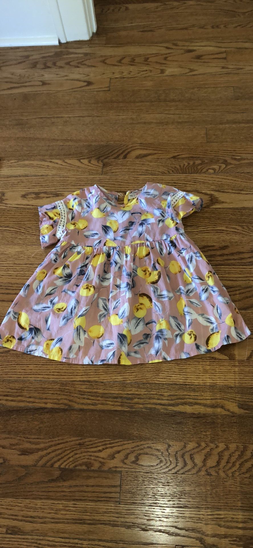 Mae Li Rose Girls Top Size 4T beautiful!!!