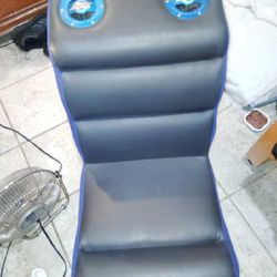 Pyramat PM220 Sound Rocker gaming chair