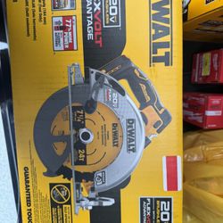 📦 Condition: Brand new, sealed in box ⚙️ Model: DCS573B ⚡ Brushless Motor — longer life and less maintenance 🔋 FLEXVOLT ADVANTAGE Technology: up to 