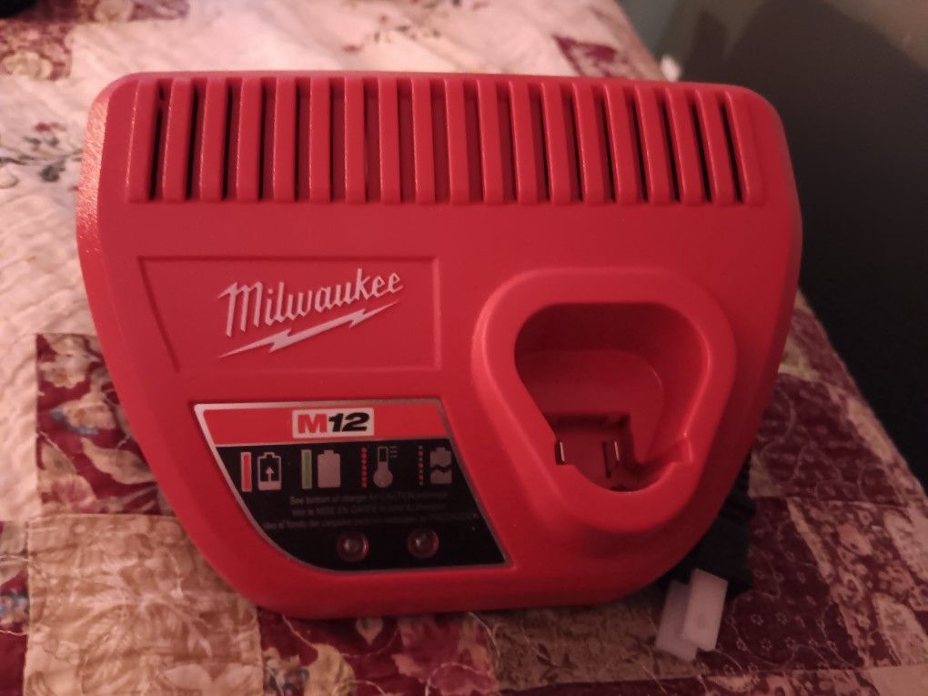 Milwaukee M12 Battery Charger 