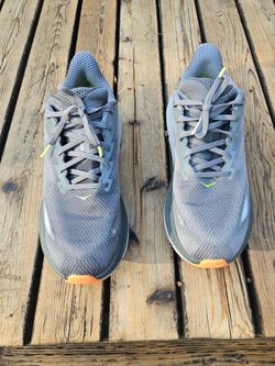 Hoka Men's 10.5 shoe