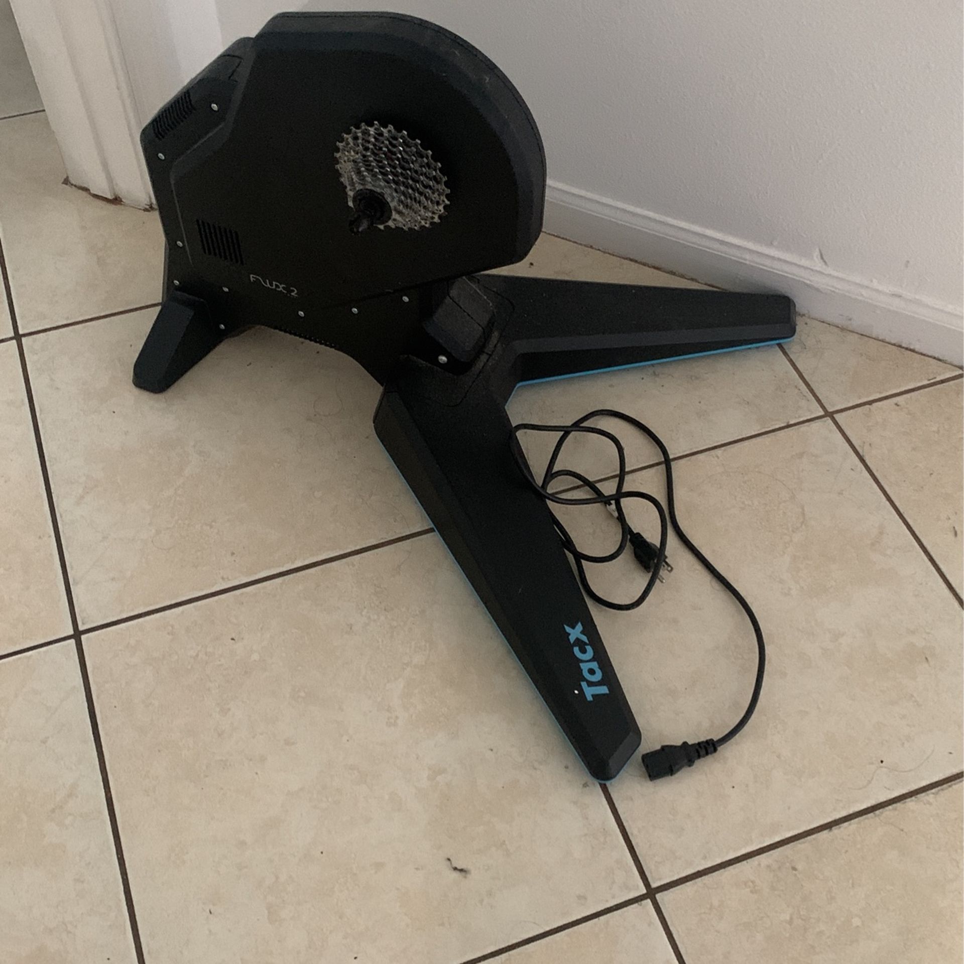 Simulador De Entrenamiento Para Ciclismo Garmin Tacx FLUX Smart