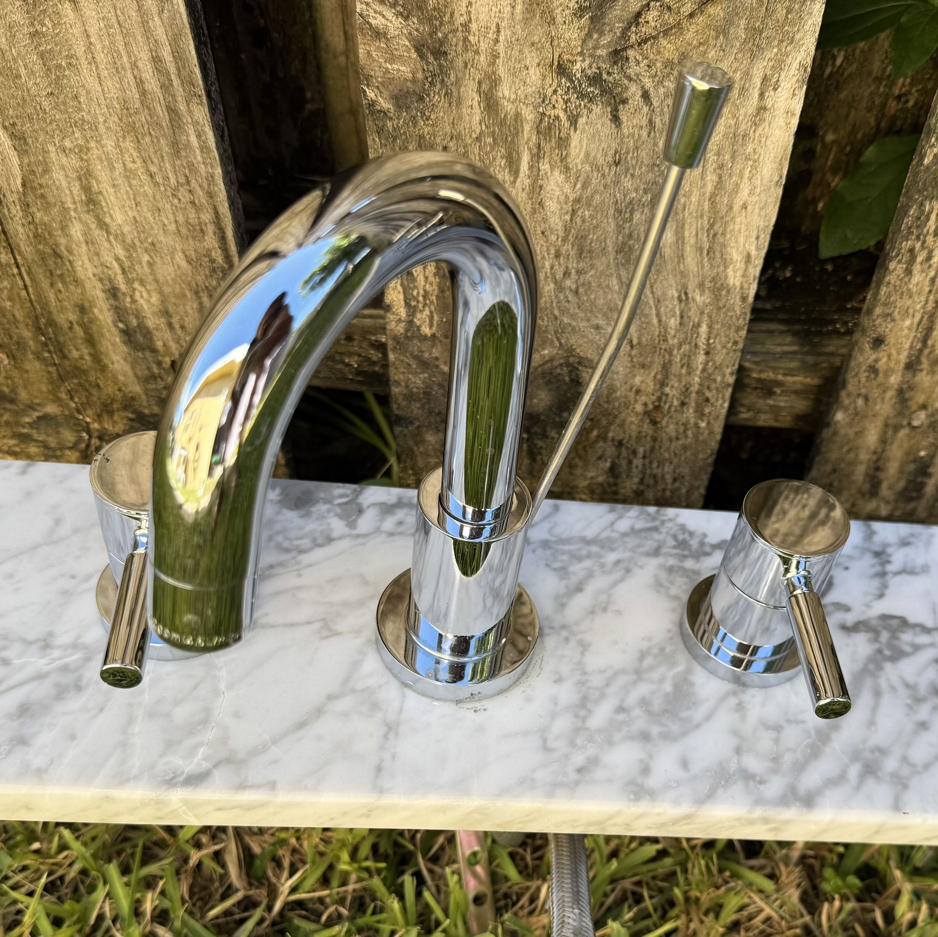 (1) 8 in. Widespread Double-Handle High-Arc Bathroom Faucet in Chrome , 2 Avail