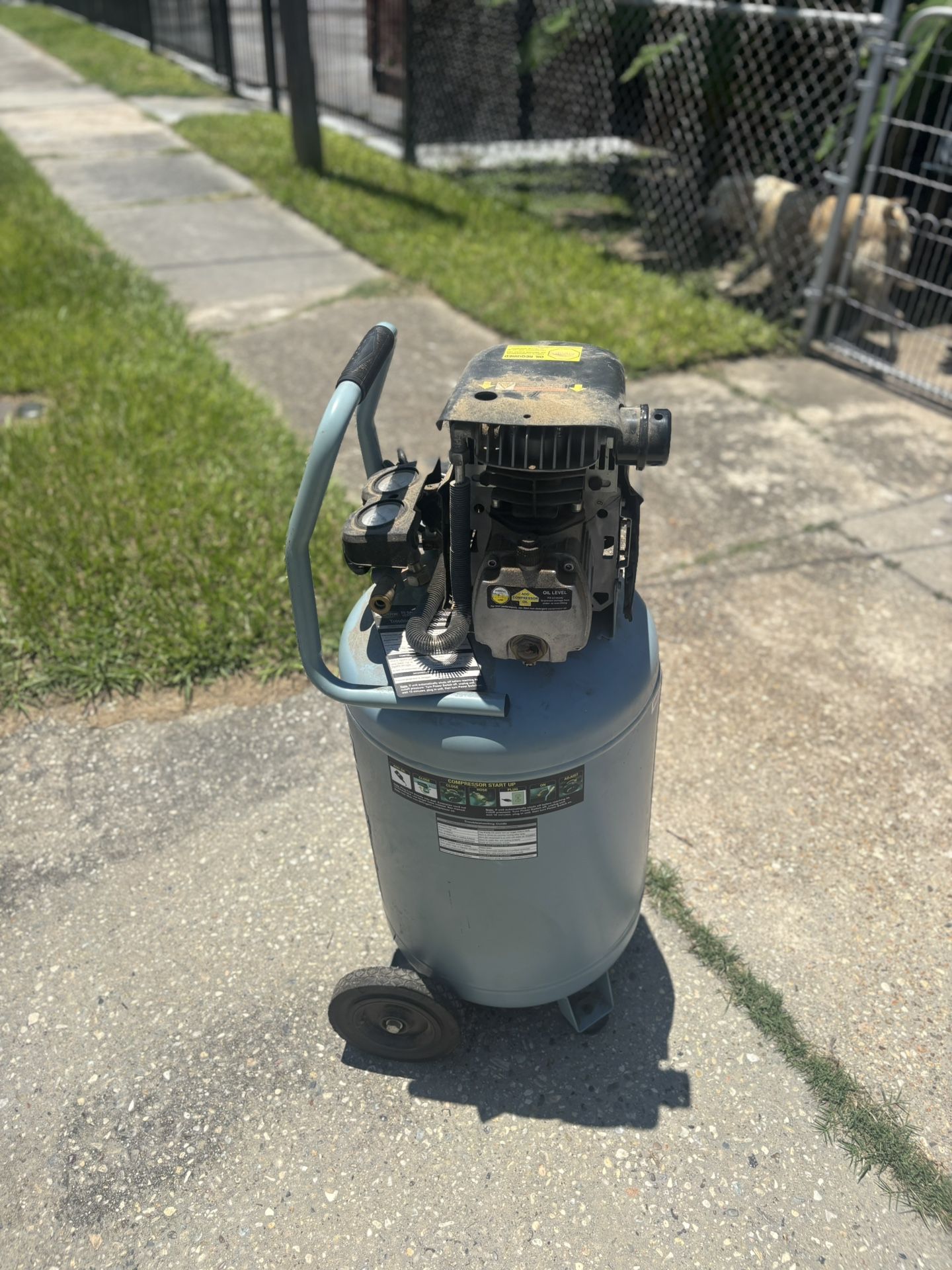 BARELY USED!!! 21 Gallon Air Compressor