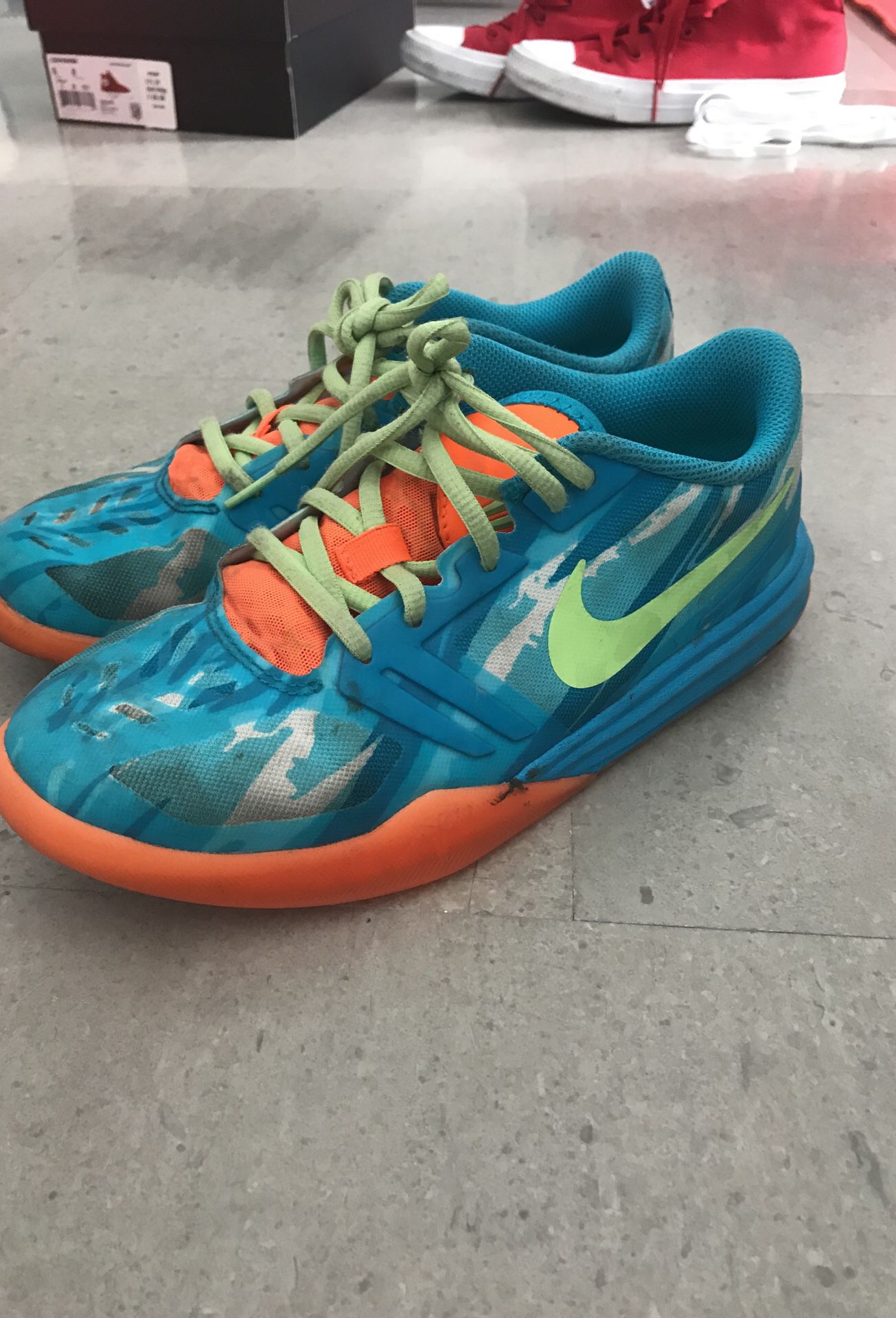 Size 5 Nike kobe Basketball Shoes