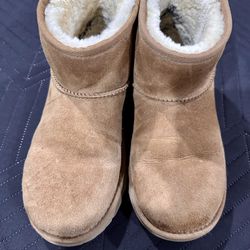 Ugg boots size 6 adults $40 