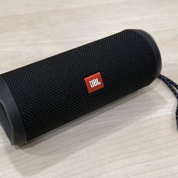 JBL FLIP 7 Black Waterproof Portable Speaker