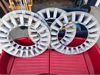 Volkswagen Beetle 17-inch wheel ring trims, specifically designed for models from 2012 to 2019.