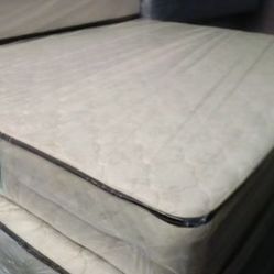 ⚜️NEW QUEEN SIZE MATTRESS W . BOXSPRING INCLUDED ⚜️