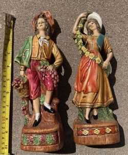 Vintage Pair Of Chalk Ware Figurines