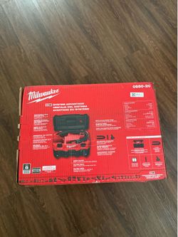 Milwaukee M18 2 Gallon Wet/Dry Vacuum