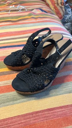 Mudd sandals size 8 fits side 6-7