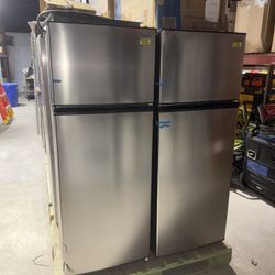 NEW VISSANI 7.1 cu ft Top Freezer Refrigerator