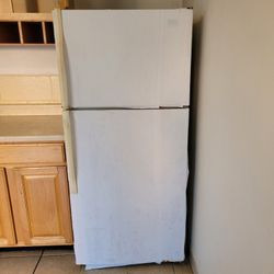 28" Wide Roper 14. 4 Cu Ft Refrigerator 