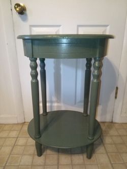 Wooden Green Decor Therapy Simplify  Oval Accent Table / End Table