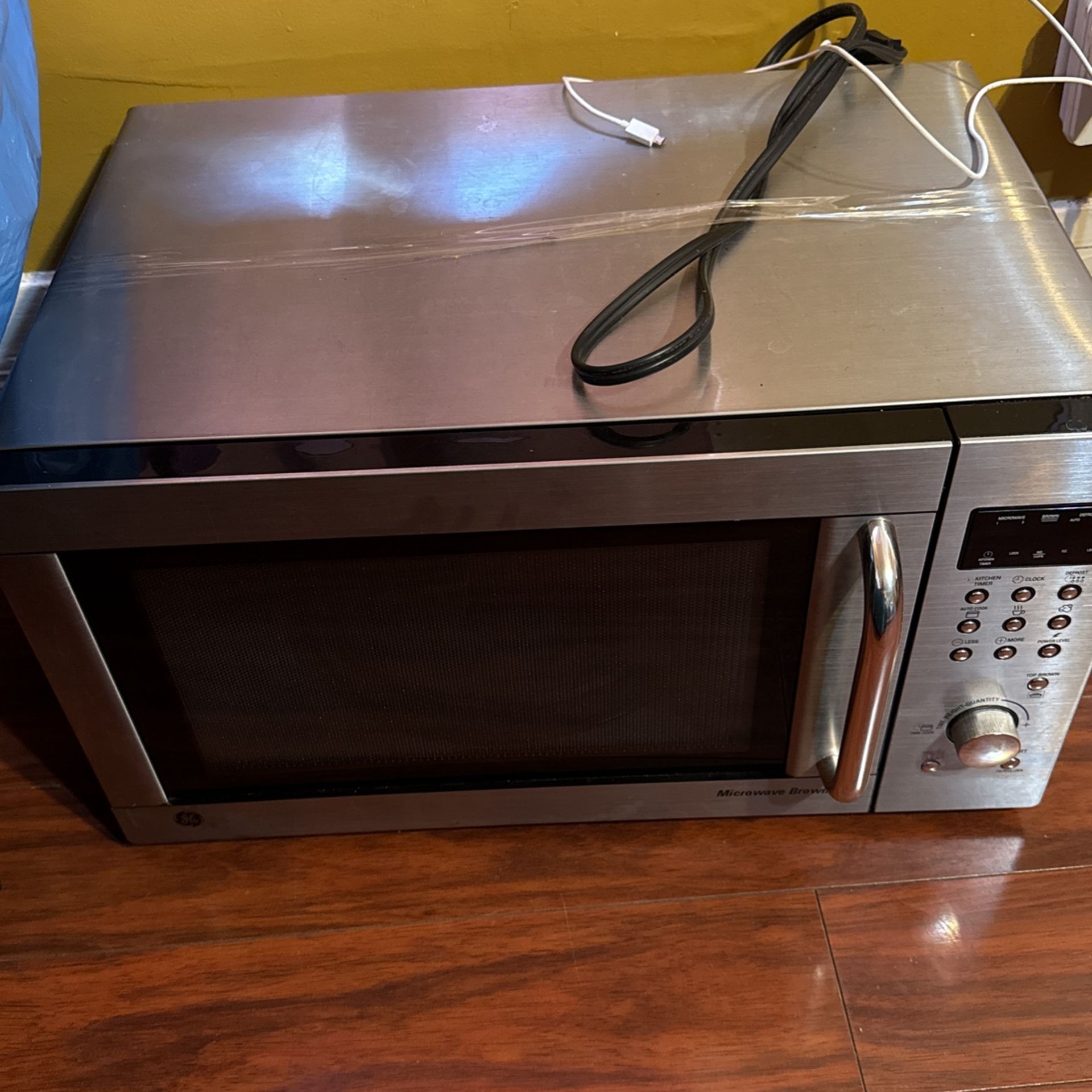 Microwave Oven Pick Up Only