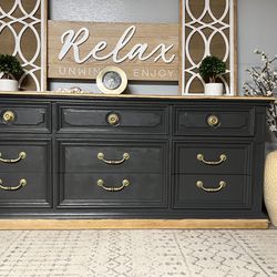 Very Solid Refinished Thomasville Dresser / Changing Table
