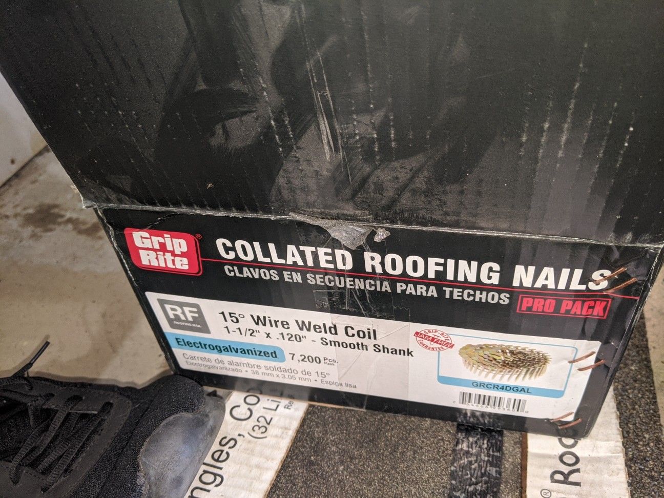 Roofing nails 1-1/2 inch only used 4 rolls