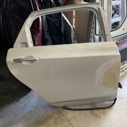 2013-2017 Cadillac XTS Door W/handle Oem