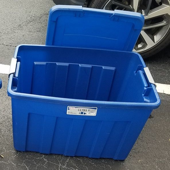 Sterilite 50 gallon storage bin with attached lid for Sale in Miami, FL -  OfferUp