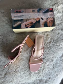 Sandals heels https://offerup.com/redirect/?o=d29tYW4uTmV3 with box