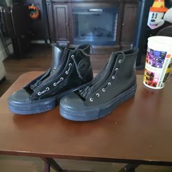 CONVERSE WOMENS 9.5 .. HI TOP LEATHER