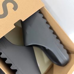 Adidas Yeezy Slides Size 7