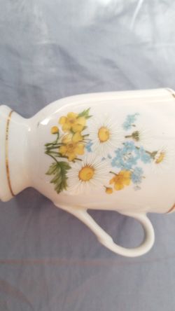 4 Daisy print coffee cups