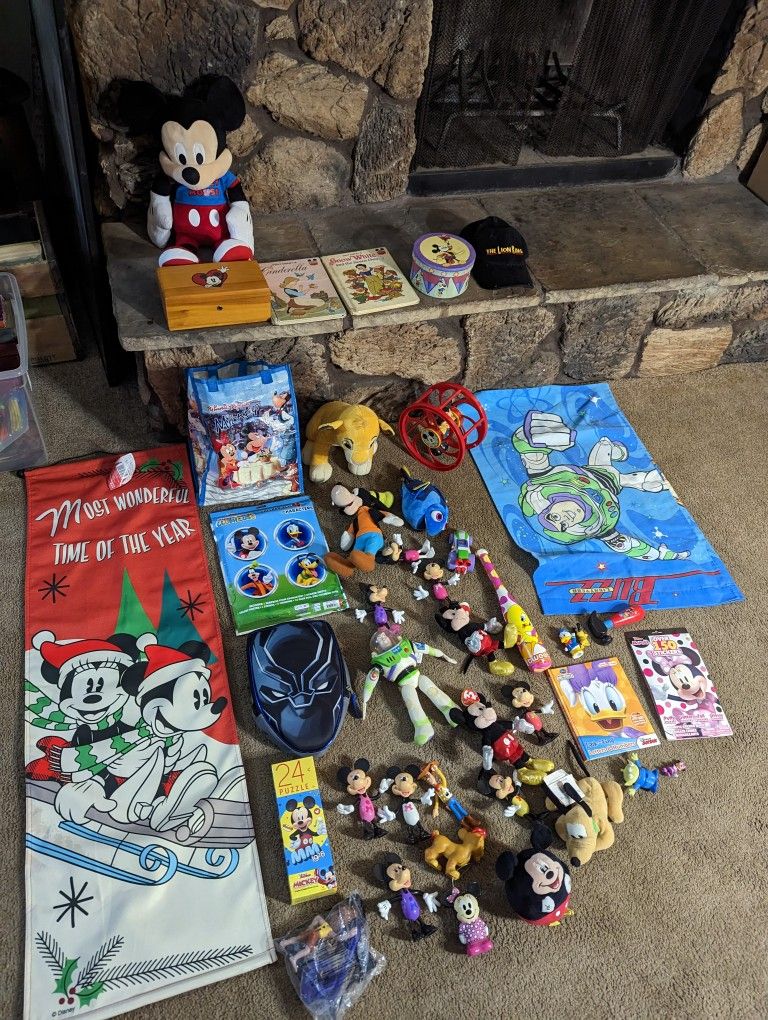 Huge Walt Disney World Items Mickey Vintage New Stuff Plushes