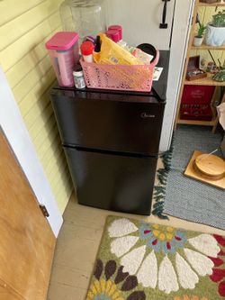 Midea WHD-113FB1 mini fridge/freezer
