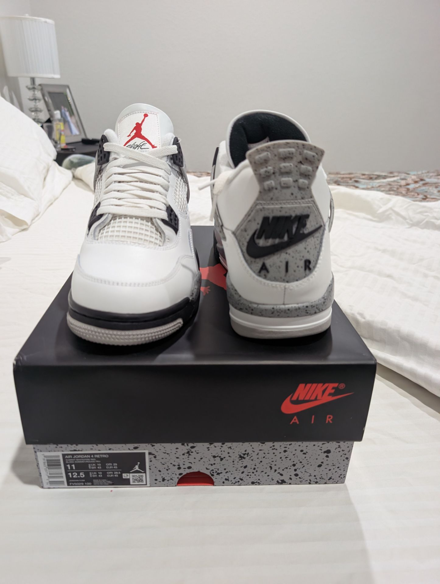 Air Jordan retro 4 white cement 2025 mens size 11 dead stock nib never worn