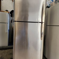 Frigidaire Refrigerator 68x30x30 