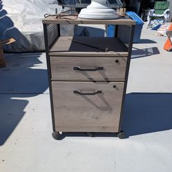Rolling file cabinet