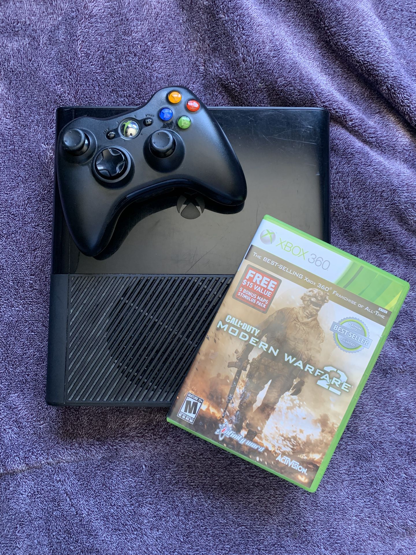 Xbox 360 (controller, cables & mw2, ghosts)
