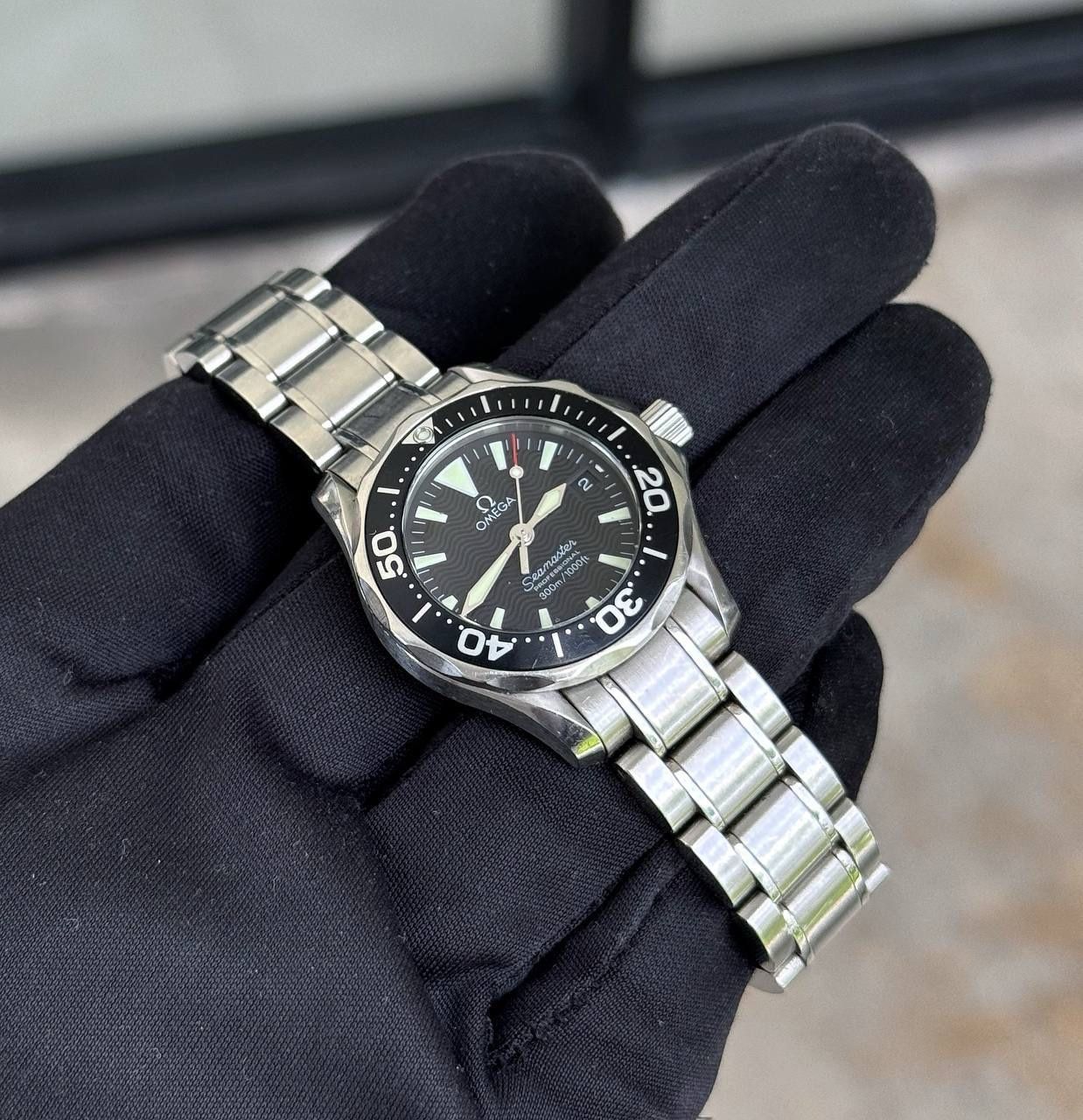 Omega 28mm Seamaster Professional 300M Black Dial Stainless Steel Bracelet Quartz Movement Watch 2282.50