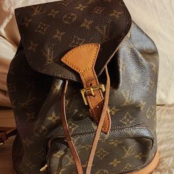 Louis Vitton Backpack 900