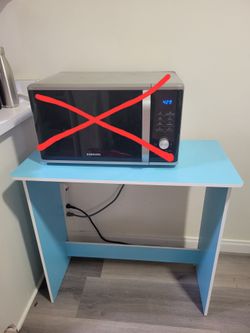 $7 small table (sky)
