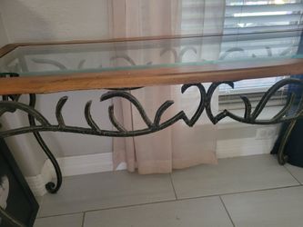 Entry way table