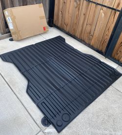 HOUCLEMIC Truck Bed Mat for 2024 - 2025 Toyota Tacoma 5Ft Bed (New In Box)