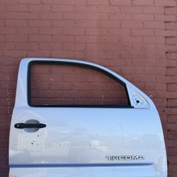 2005-2007-2013 Toyota tacoma front door RH