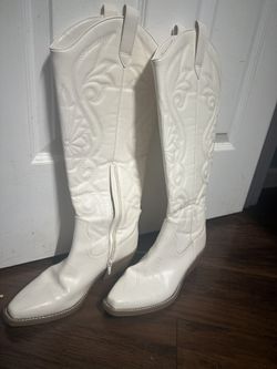 Like New Boots Size 7.5 ( Women I Think ) 